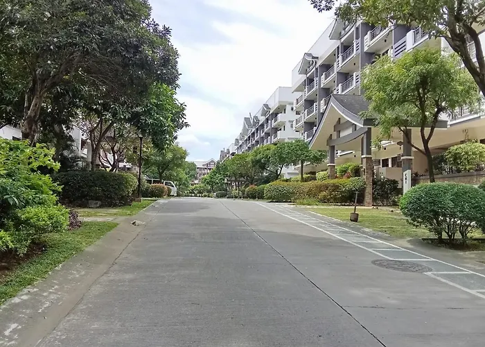 The Redwoods Sm Fairview With Balcony Fairview Quezon Metro Philippines * Manila